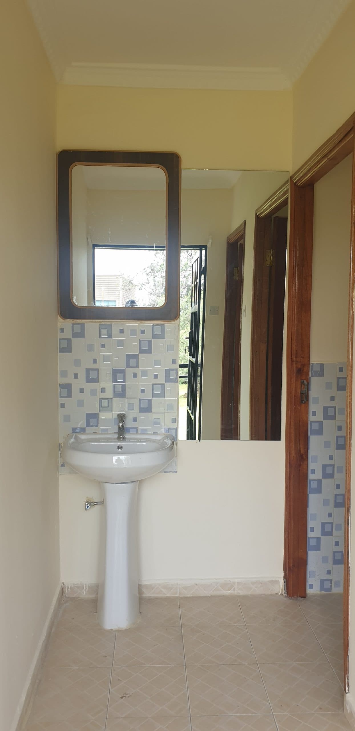 Ablution container Kenya 6